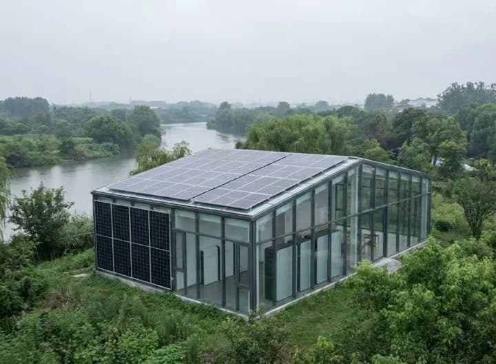 modern-glass-architecture-integrated-solar-storage-system